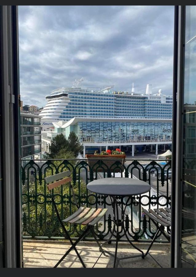 Relax In Darsena - Savona Apartment Luaran gambar
