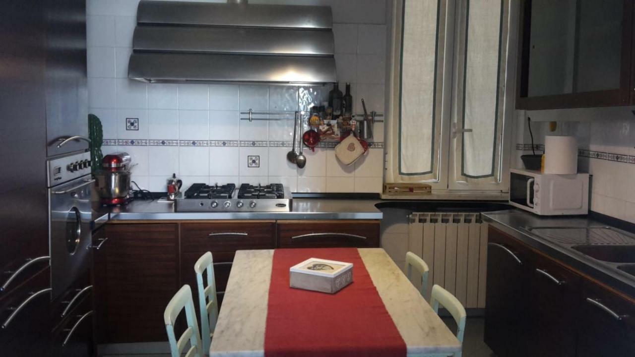 Relax In Darsena - Savona Apartment Luaran gambar